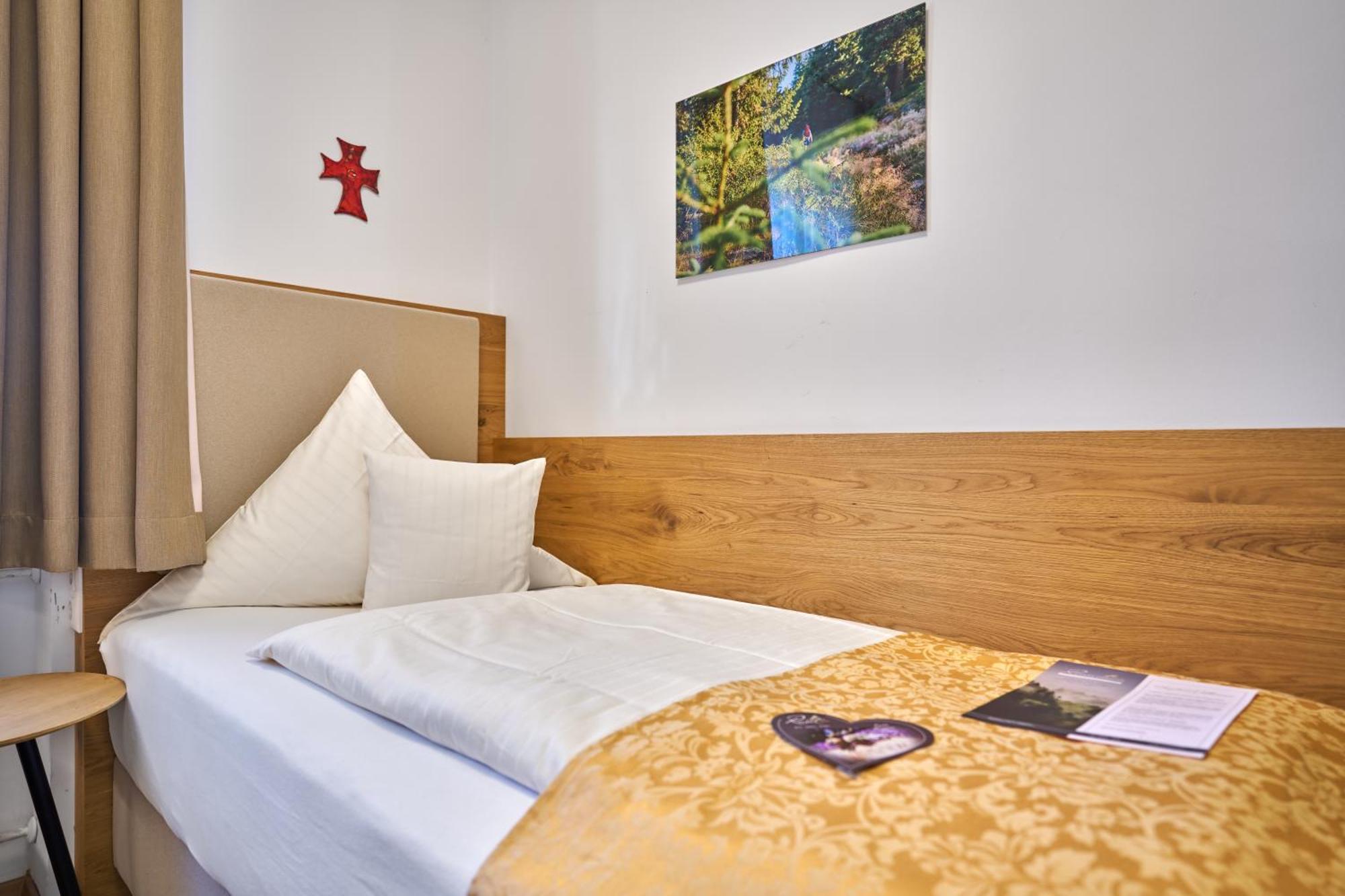 Wander Und Aktiv Hotel Roesslwirt Лам Экстерьер фото